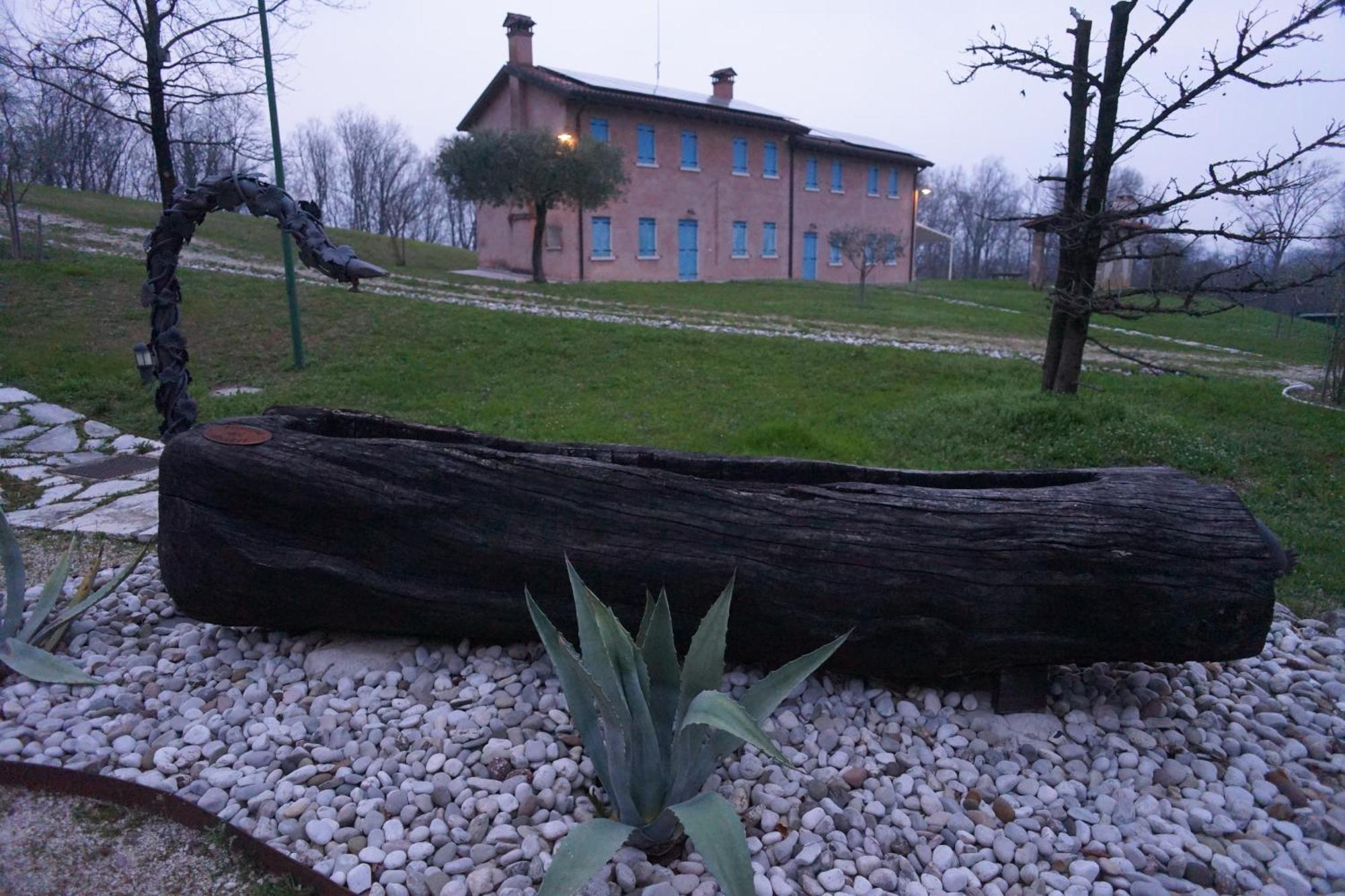 Nikolas' Valley Cornuda Екстер'єр фото